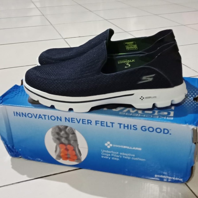 Skechers GoWalk 3 (pria)