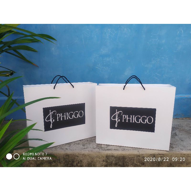 

Paperbag custom size bahan ivory glossy 210gsm P30 x L8 x T26 free desain