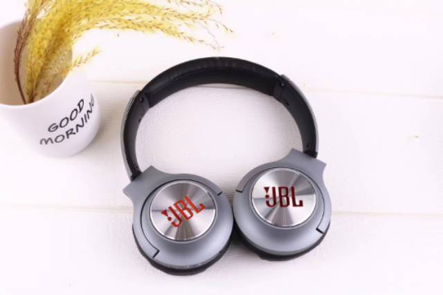 Headphone JBL s740 wireless. FM. sd card