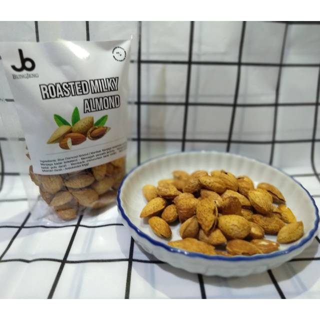 

Roasted Milky Almond 100gr with shell / creamy almond panggang