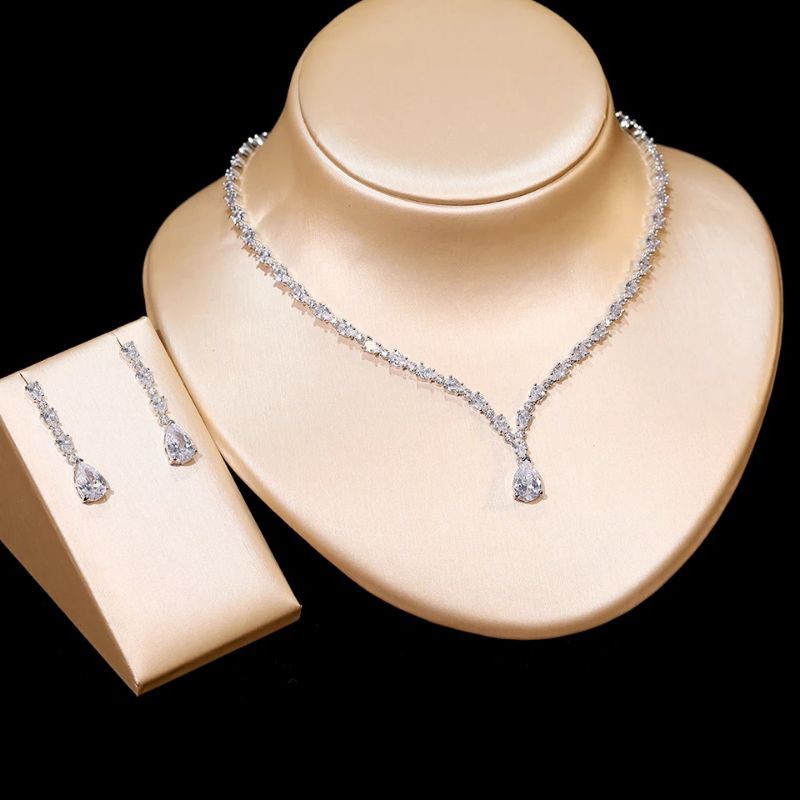Kalung dan anting pesta romantic pear. Set kalung dan anting top grade premium zircon