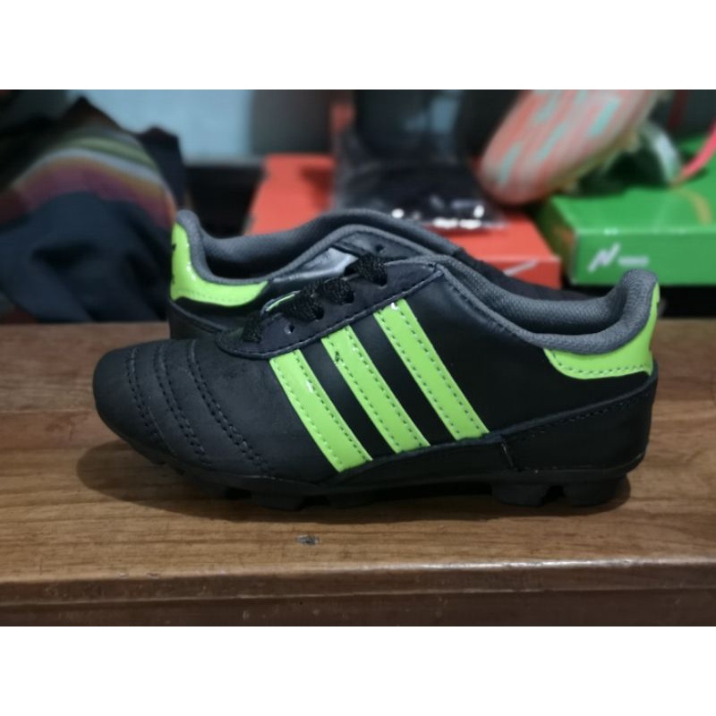 SEPATU BOLA ANAK BAHAN KULIT