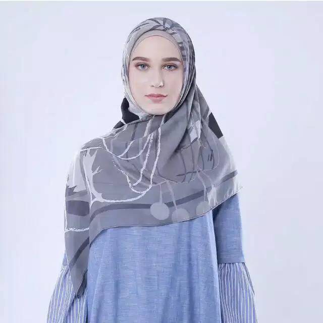 ZOYA / ELZATTA / HIJAB SEGI EMPAT SATIN [PRELOVED]