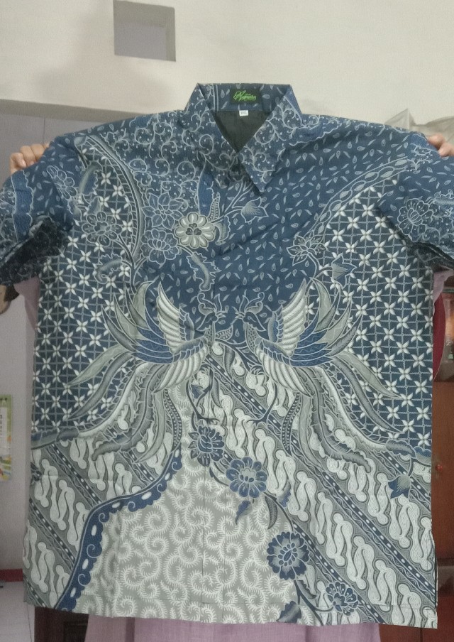 Mahadewa Biru Pendek Kemeja Batik Pria Full Furing Bahan Katun Sragenan