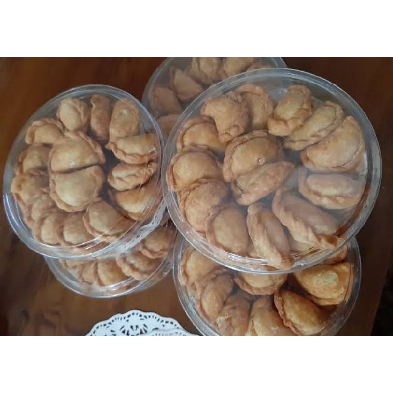 

kue pastel kecil-kecil isi abon bisa bayar ditempat