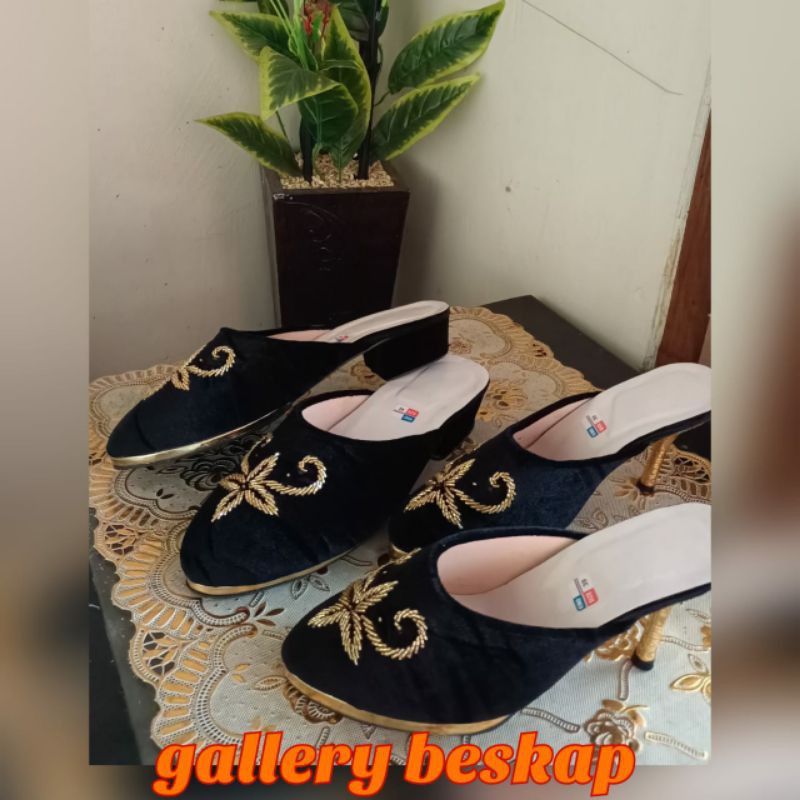 Selop pengantin bludru / sendal wedding