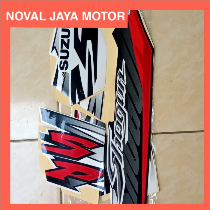 sticker stripping Suzuki Shogun Sp