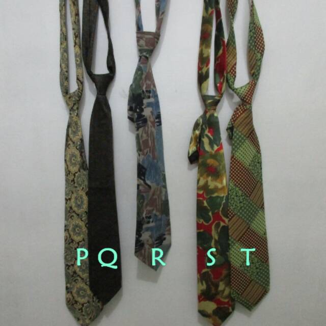 Dasi pria dasi formal