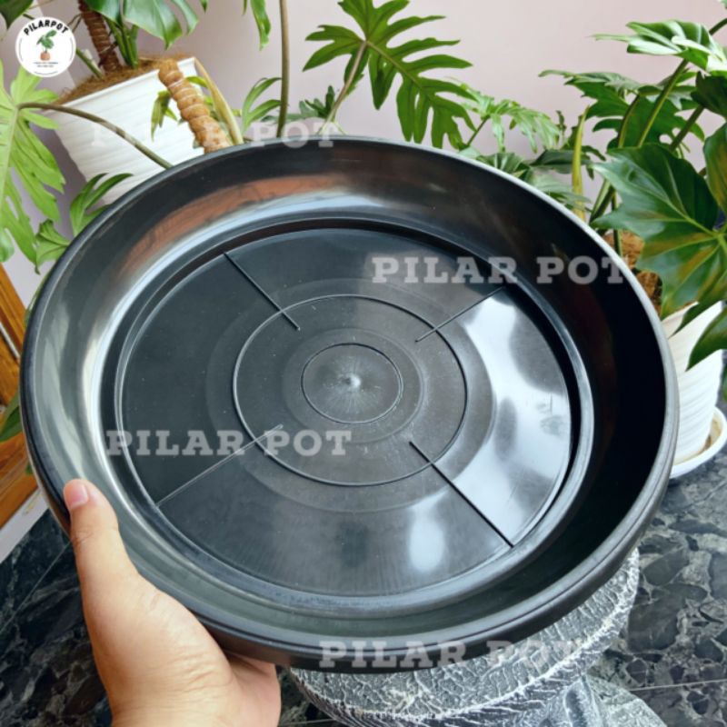 tatakan alas pot bunga tanaman hitam 31cm untuk pot 35cm