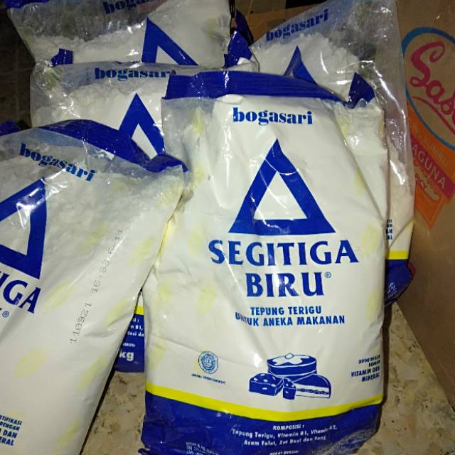 Tepung terigu segitiga biru dan segitiga premium 1 kg