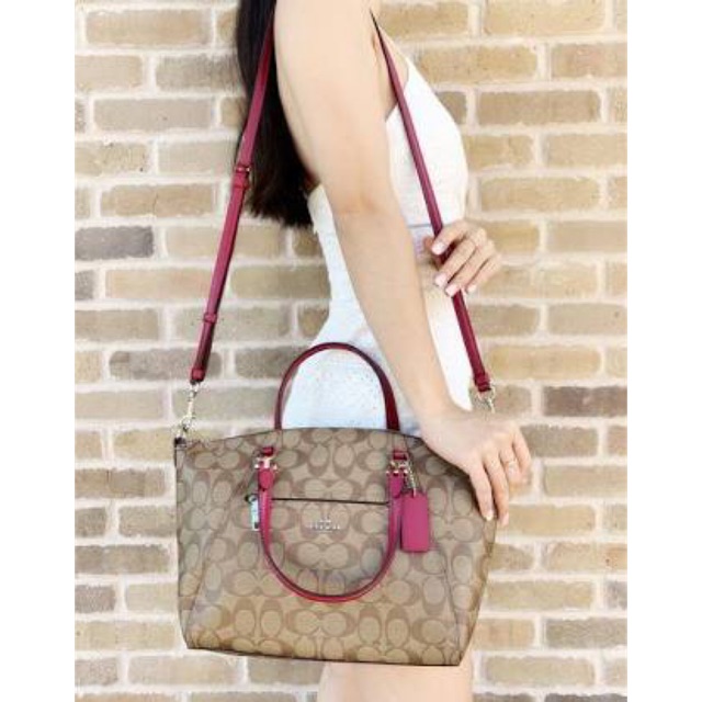 

Coach Praire Dark Fuchsia Sign