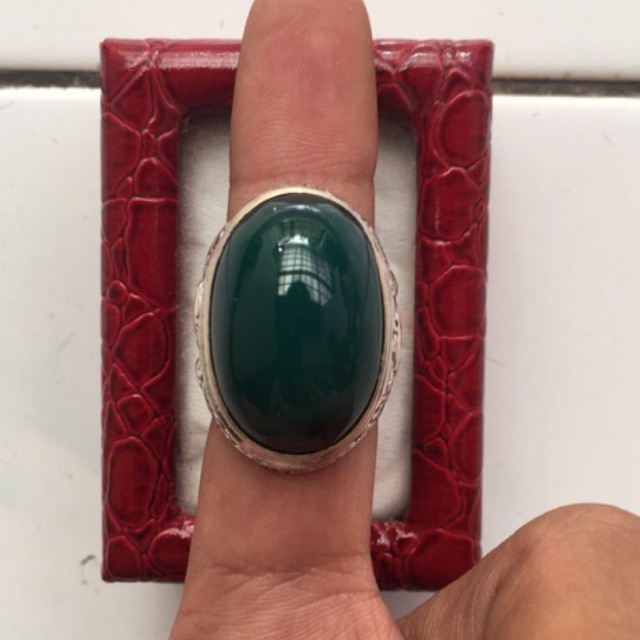 Batu Bacan dan Batu Raflesia merah..