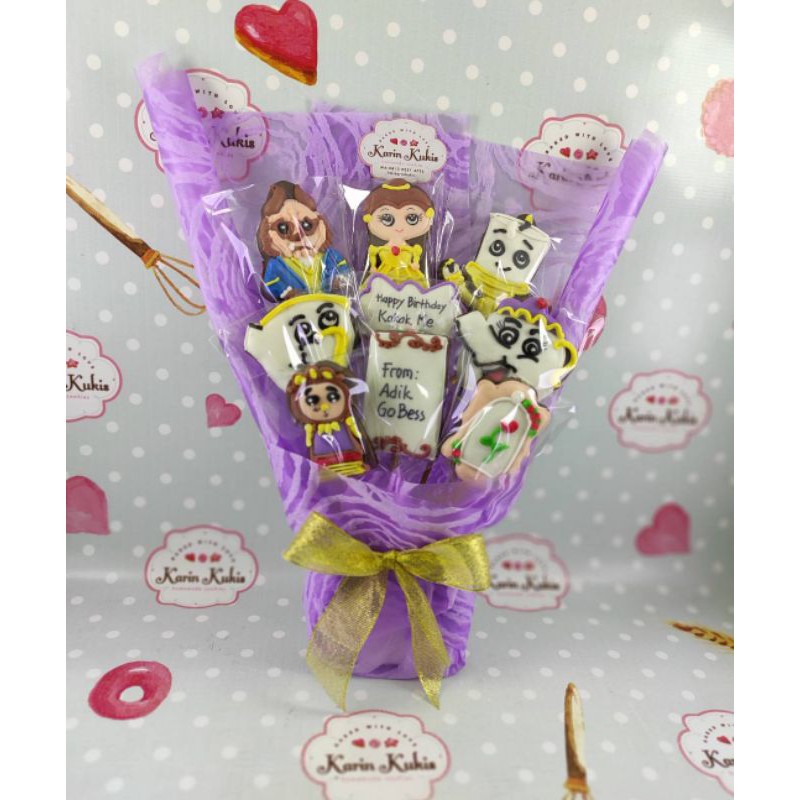 

HAND BUKET ULTAH BEAUTY & THE BEAST