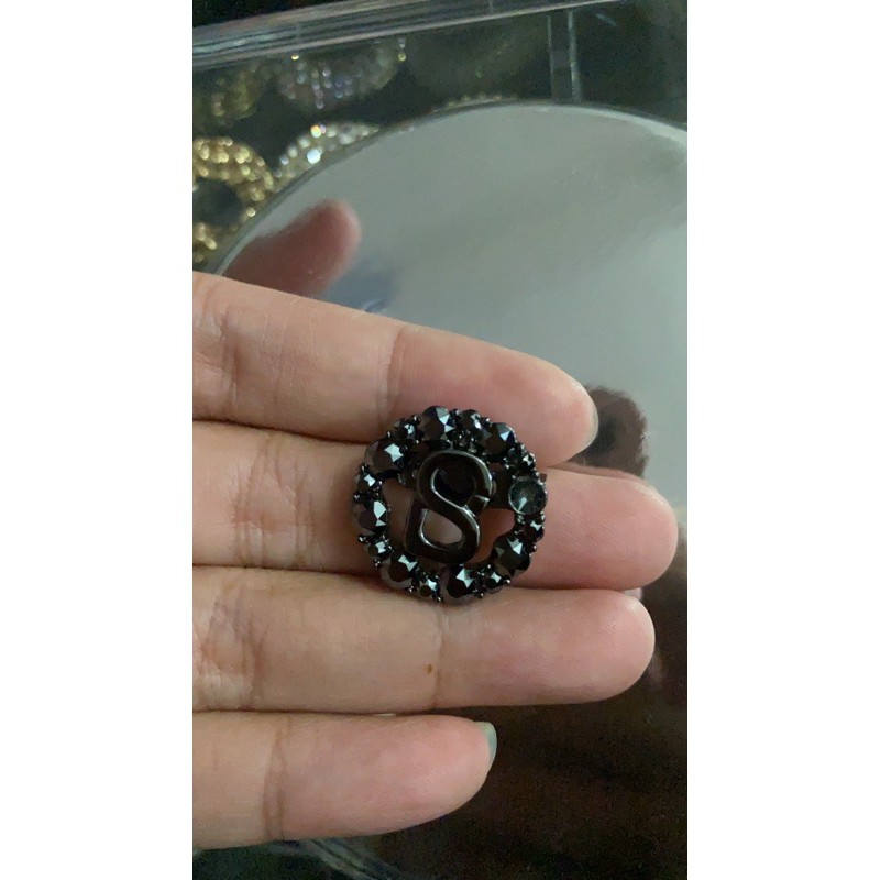 Buttonscarves Petite hematite brooch