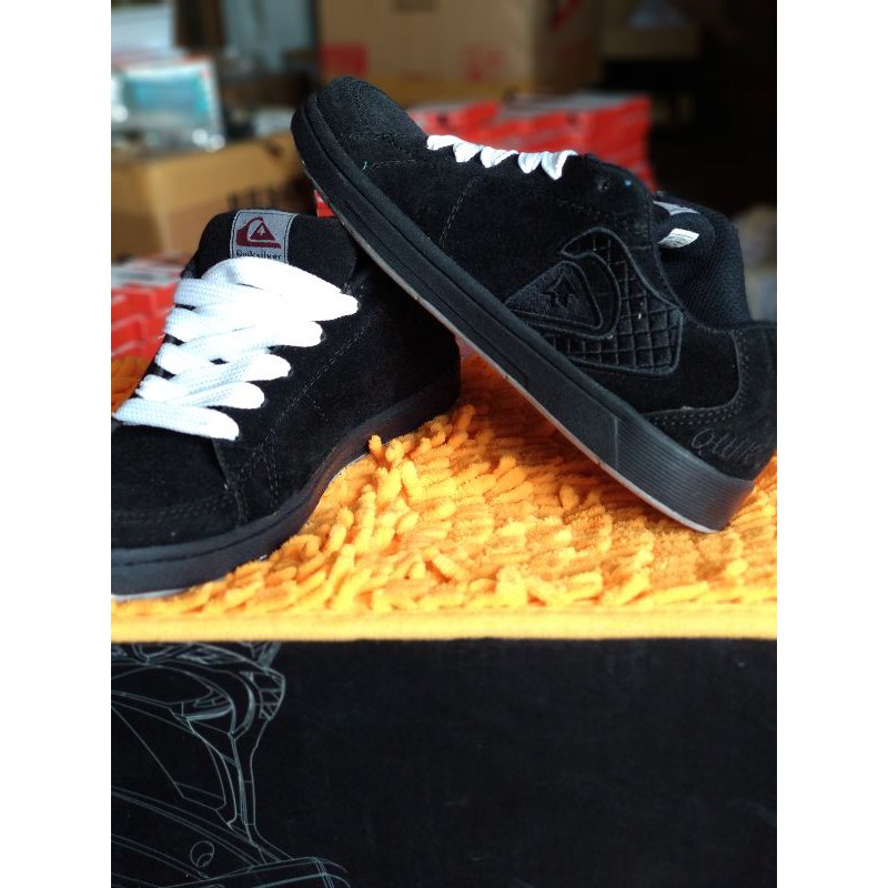 SEPATU QUIKSILVER