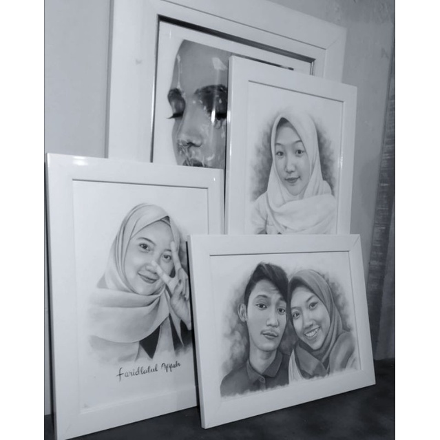 SKETSA WAJAH / LUKIS WAJAH HITAM PUTIH (CHARCOAL) REALIS + BINGKAI KACA / FOR GIFT (COCOK UNTUK HADI