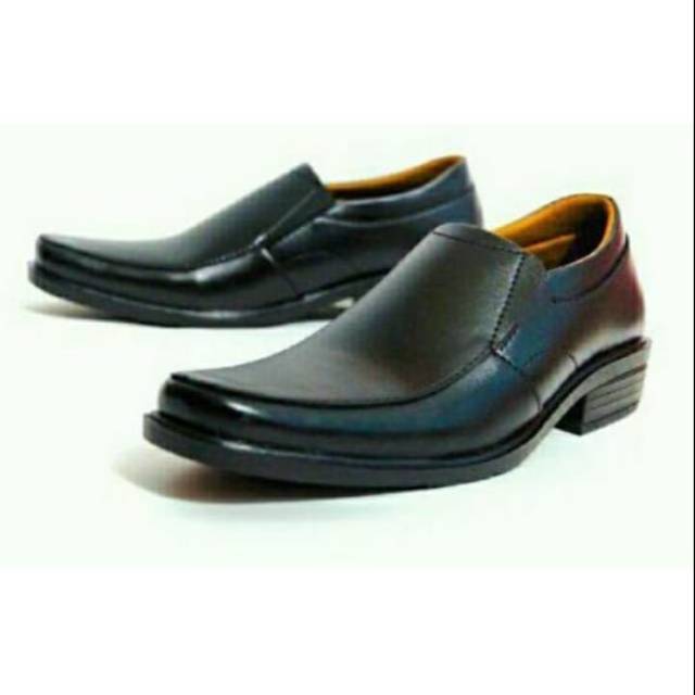 Sepatu Pantofel Kulit Swedian Hitam Pria Kickers tanpa Tali Pendek Formal Kerja Gudang Promo