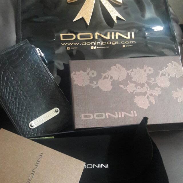 Dompet kartu donini