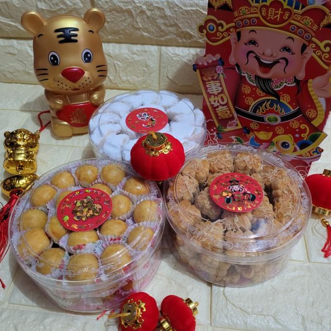

Aska_Khalia Kue Kering Imlek Paket Isi 3 (Nastar/Kastengel/P.Salju) Premium Wisman Penggunai