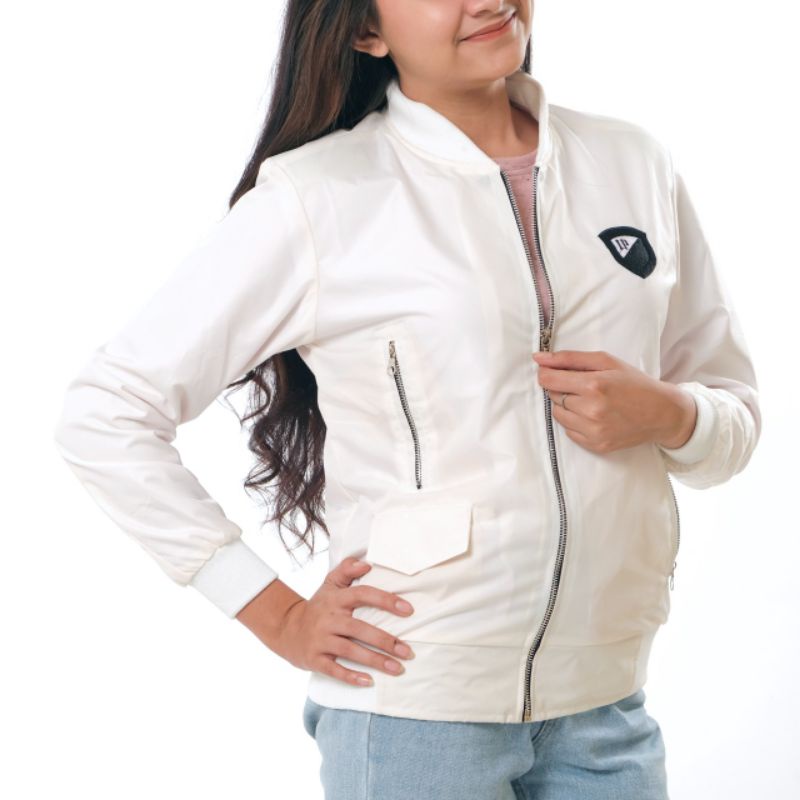 Jaket Wanita Quarters Jacket Parasut Wanita Premium