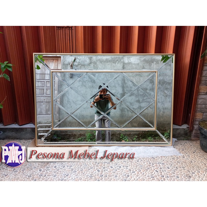 Bingkai atau Frame atau Pigura Cermin Gold Full Kaca Bevel ukuran 120 cm Pesona Mebel Jepara