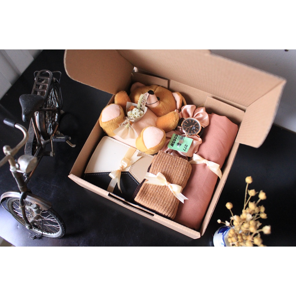

HAMPERS CEWEK SPECIAL GIFT BOX MURAH DAN ESTHETIC | KADO ULANG TAHUN | KADO KERUDUNG HIJAB | KADO JAM TANGAN KADO DOMPET | HADIAH WISUDA