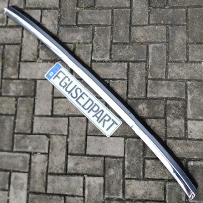 Original Bmw E38 List Cover Bemper Belakang Tengah 8125413