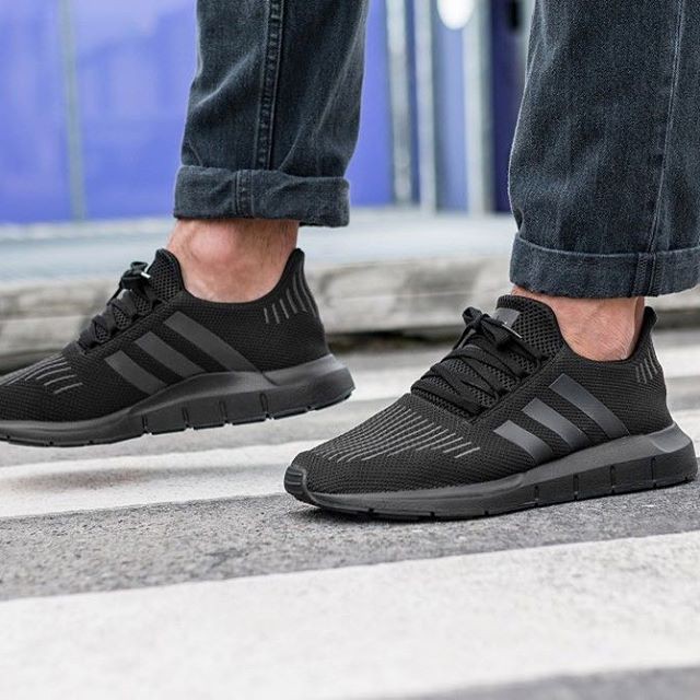Adidas Swift Run Fullblack