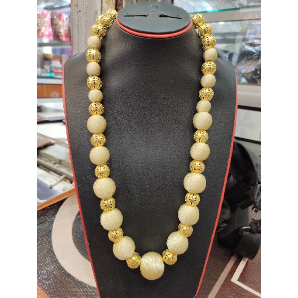 kalung atau acesories koto gadang.