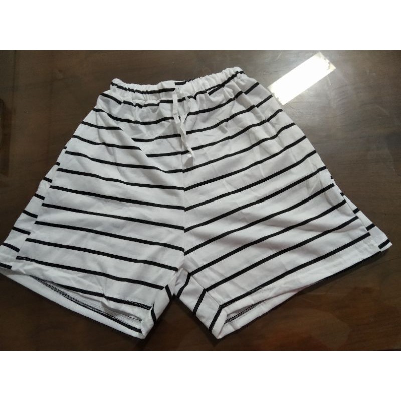 Celana pendek L hot pants kolor cewek salur garis hitam putih