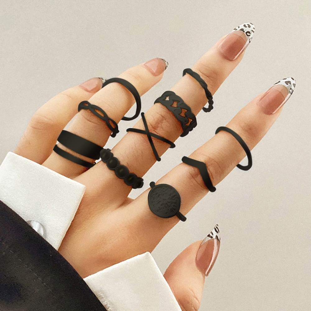 10pcs / Set Cincin Tumpuk Warna Hitam Gaya Simple Untuk Wanita