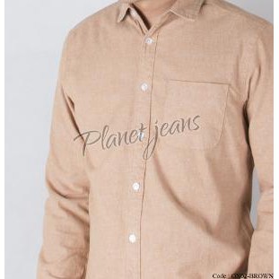 kemeja kerja cowok slimfit lengan panjang bahan oxford chambray Coklat muda hem polos cowok formal