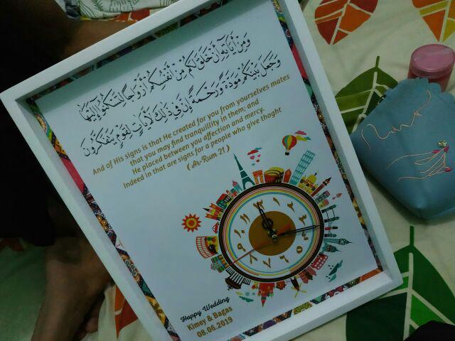 Hiasan Jam Dinding Wooden Poster Kaligrafi Surat Ar-rum 21 Untuk Kado Wedding Uk 30x40