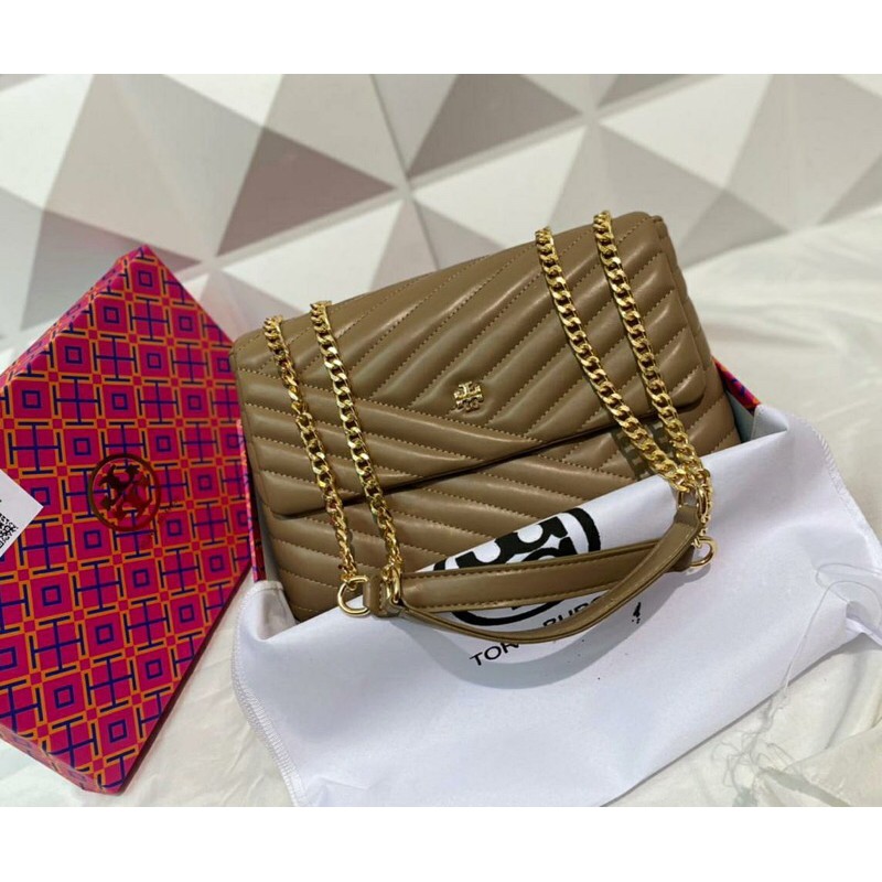 

TORY KIRA FREE BOX LOGO KECIL