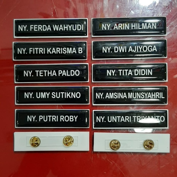 

Hadir Nama Dada Atau Name Tag Atau Papan Nama Nyonya Diskon