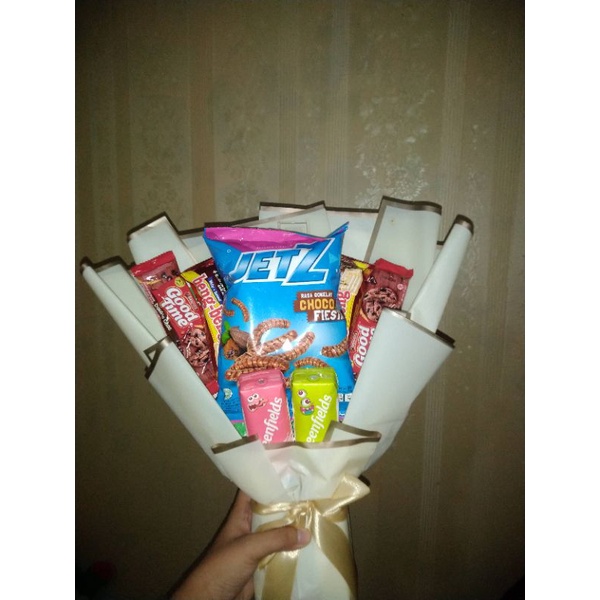 

buket makanan mini - buket makanan - buket snack - buket wisuda