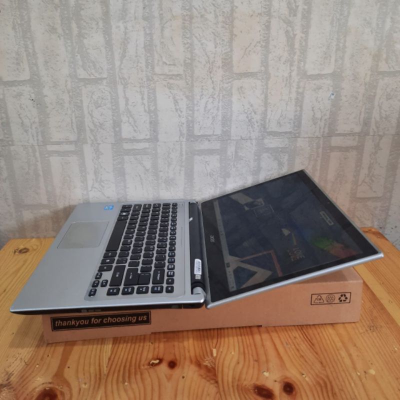 Laptop Acer V5-471P Cor i3-3227U Ram 4GB/HDD500GB Touchscreen keyboard backlight Windows 10 bodi super slim siap pakai full aplikasi Mulus