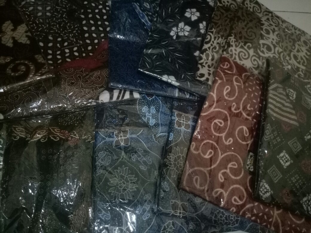 Kemeja Batik Lengan Pendek Black Sweet ( Size M, L, Xl, Xxl )
