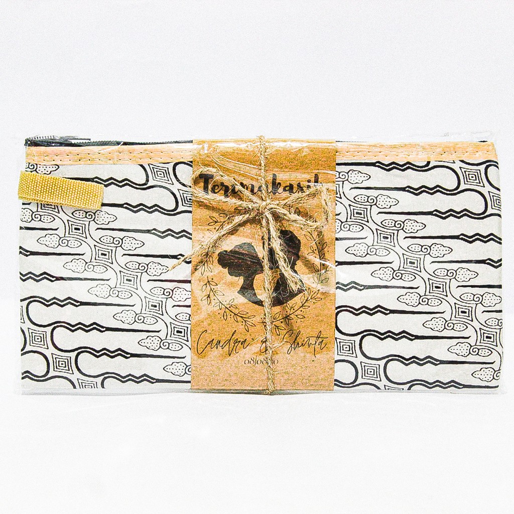 

SOUVENIR PERNIKAHAN POUCH BATIK KHAS JOGJA 20 X 11 CM SOUVENIR DOMPET BATIK KHAS JOGJA FREE GIFT TERMURAH