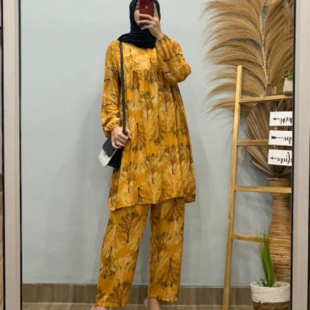 Satu set tunik dan celana