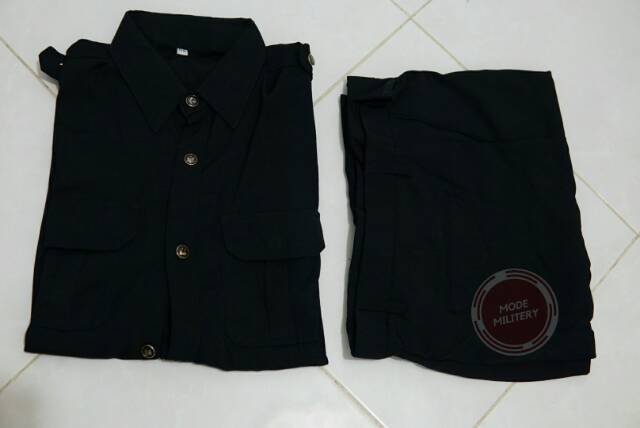 Seragam safari hitam pendek