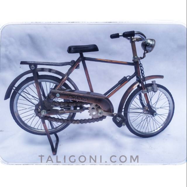 Souvenir miniatur sepeda becak jogja