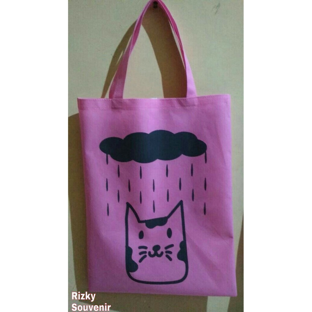 

Goodie Bag | Tas Map atau Buku | Tas Tasyakuran | Tas Souvenir | Tas Bingkisan | Bahan Spunbond | 30x40