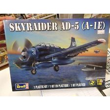Revell 85-5327 SKYRAIDER AD-5 (A-1E) 1:48