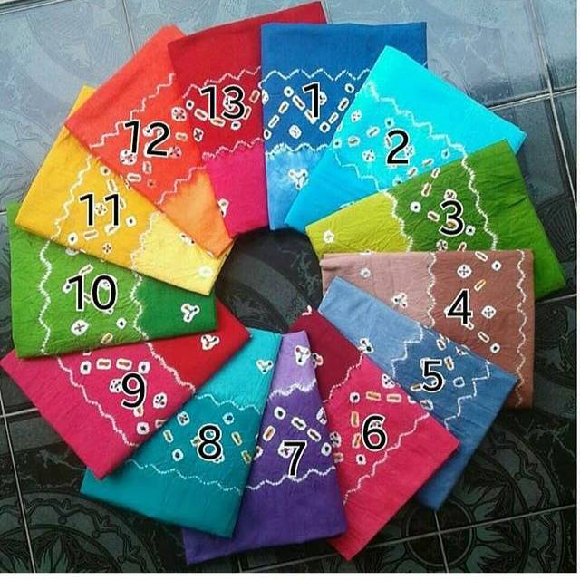 Kain Jumputan Tumpal Tua-Muda