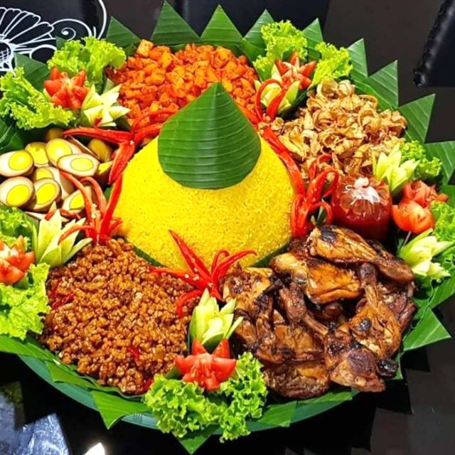 Nasi Tumpeng Tampah Ukuran 20 Orang Nasi Tumpeng Murah Paket Ulang Tahun Tasyakuran Shopee Indonesia