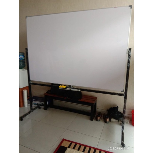 

whiteboard + kaki 120 x 180 cm