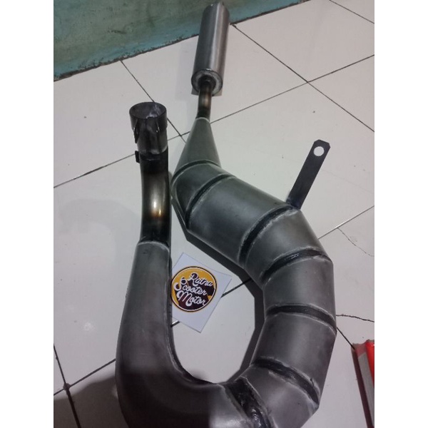 Knalpot vespa racing buang kanan harian