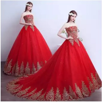 Gaun pengantin merah ekor