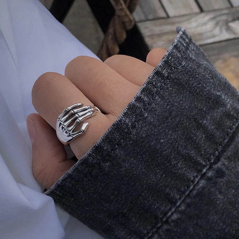 Cincin Model Terbuka Desain Cakar Tengkorak Gaya Korea Punk Gothic Vintage Untuk Wanita